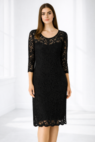 Elegancka kobieta w koronkowej sukni.png