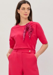 Trykotowa bluzka Salko o ozdobnikiem przy dekolcie  