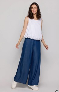 Spodnie Salko z delikatnej niebieskiej tkaniny 
