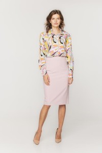 Ołówkowa spódnica Bialcon w pastelowym różowym kolorze